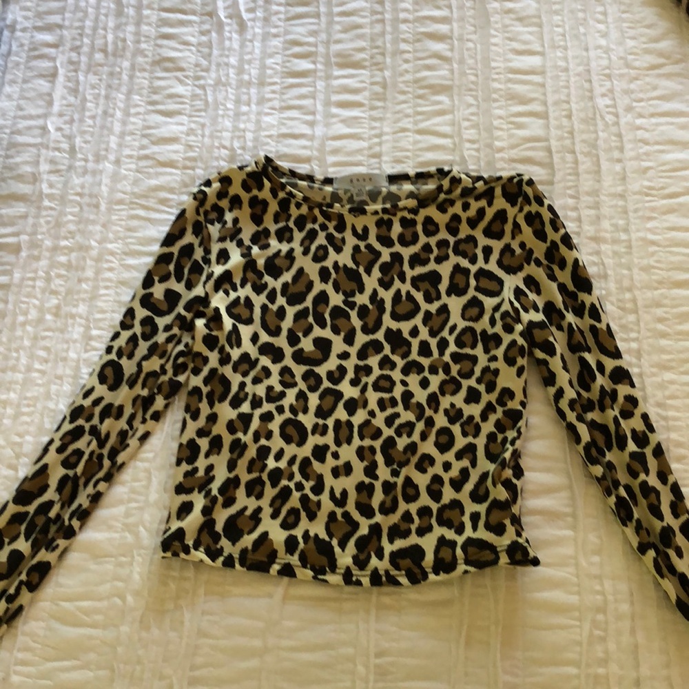 Cheetah print cropped long-sleeve top